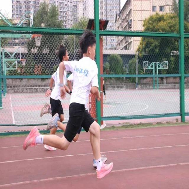 谢震业百米战：速度与激情的巅峰对决